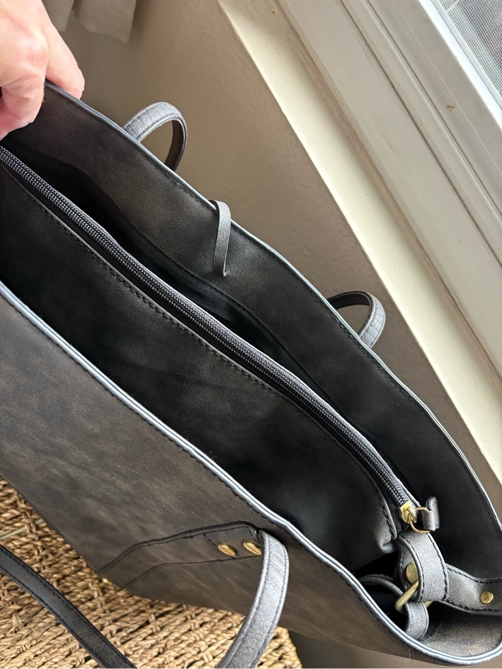 A+ Grey Faux Leather Tote Bag With Attached Crossbody Bag - Picture 2 of 6